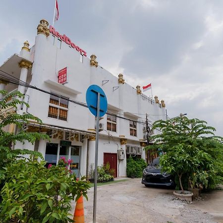Reddoorz Syariah Near Universitas Borobudur ジャカルタ エクステリア 写真