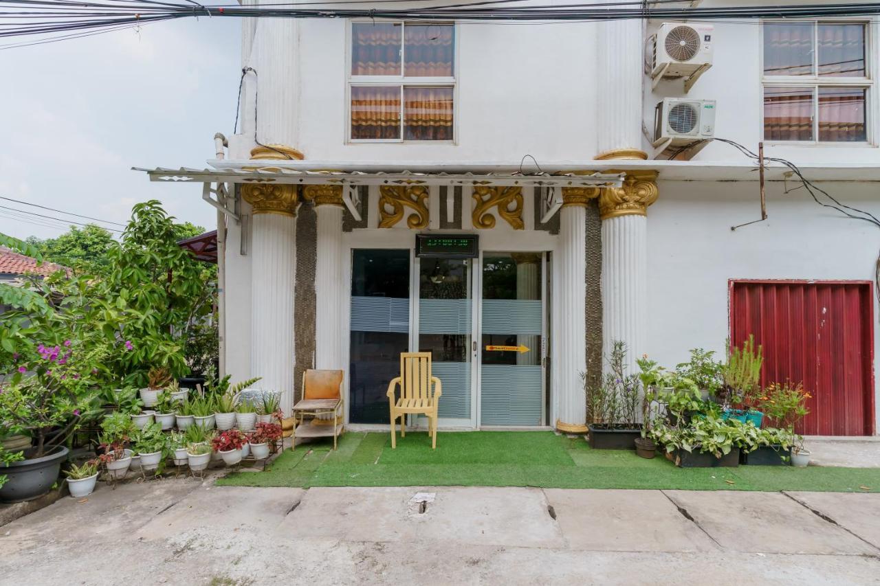 Reddoorz Syariah Near Universitas Borobudur ジャカルタ エクステリア 写真