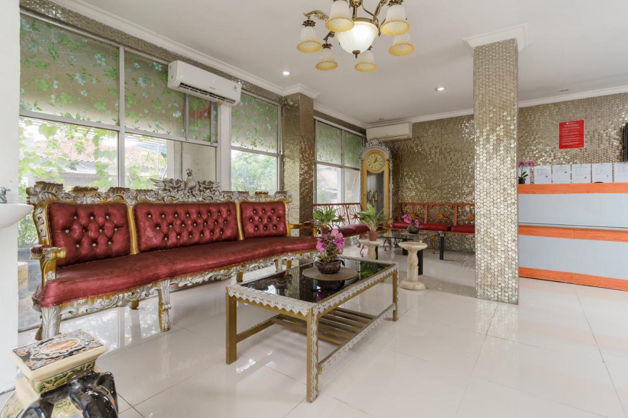 Reddoorz Syariah Near Universitas Borobudur ジャカルタ エクステリア 写真