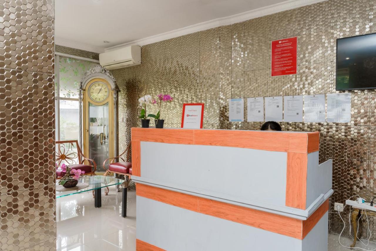 Reddoorz Syariah Near Universitas Borobudur ジャカルタ エクステリア 写真
